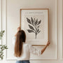botanisches line art poster im wohnzimmer moderne wandkunst illustration